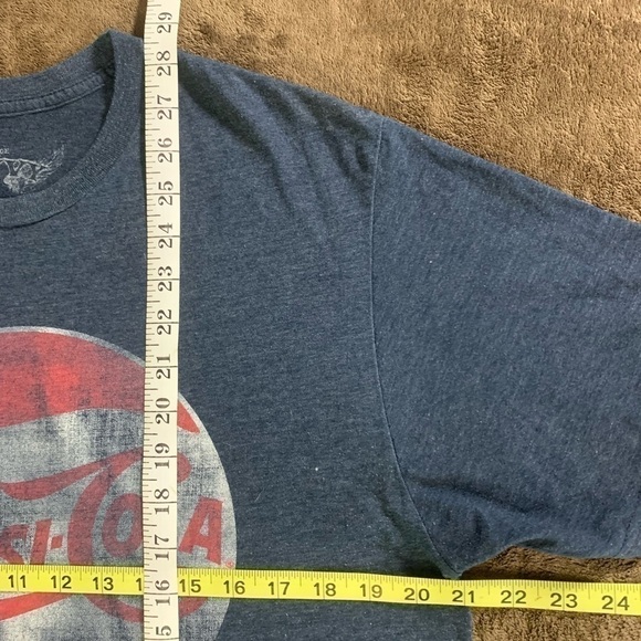 CLASSIC DRINK PEPSI VINTAGE LOOKING BOTTLECAP GRAPHIC 2016 PEPSICO LARGE T-SHIRT - Picture 8 of 9